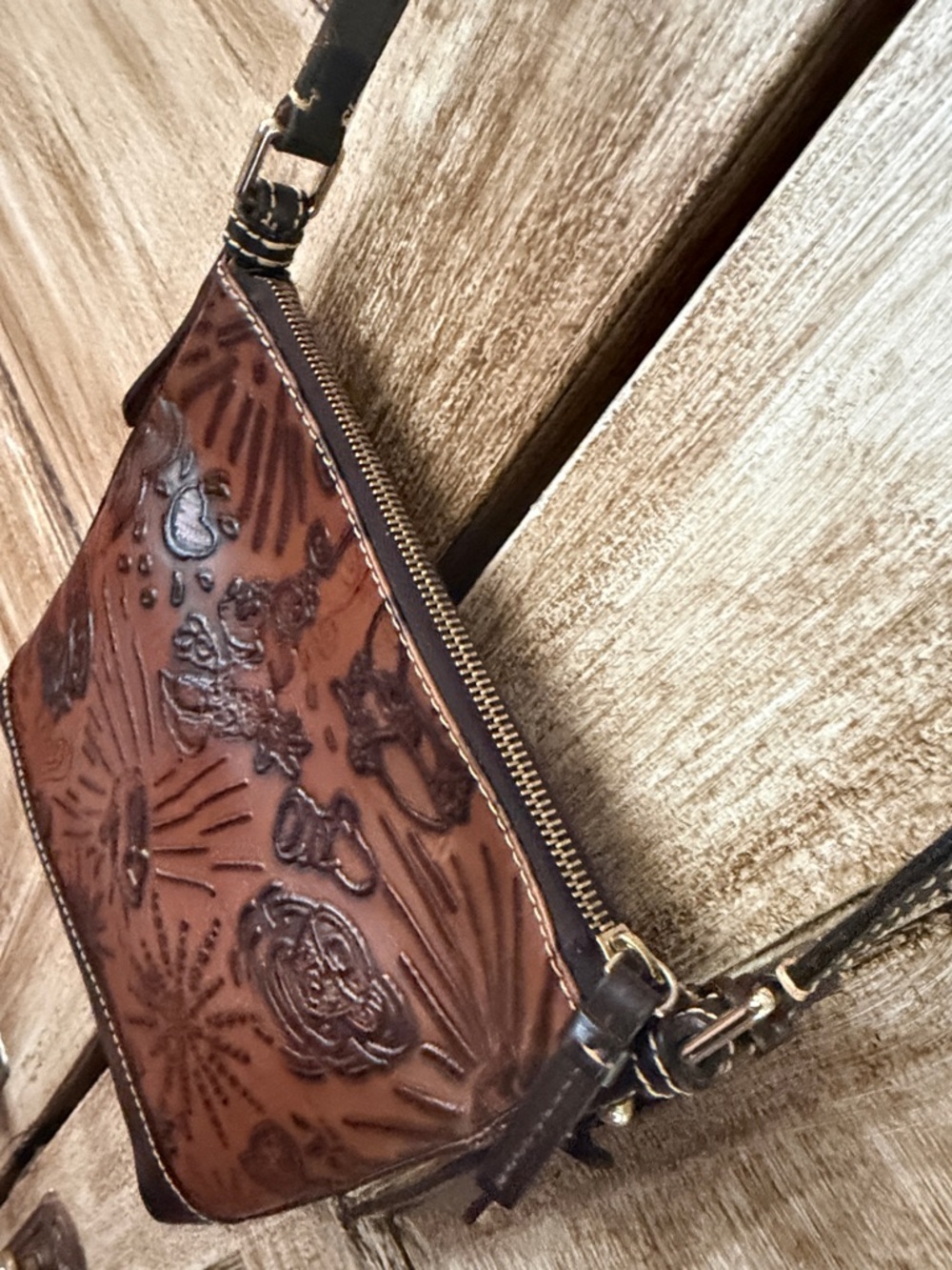 Dooney & Bourke Disney world parks Brown Embossed Leather Crossbody/Dark Trim - Picture 9 of 16